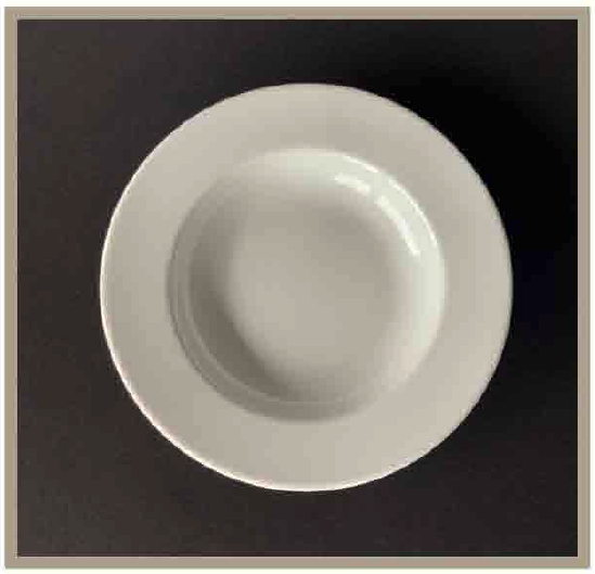 Assiette blanche creuse en porcelaine