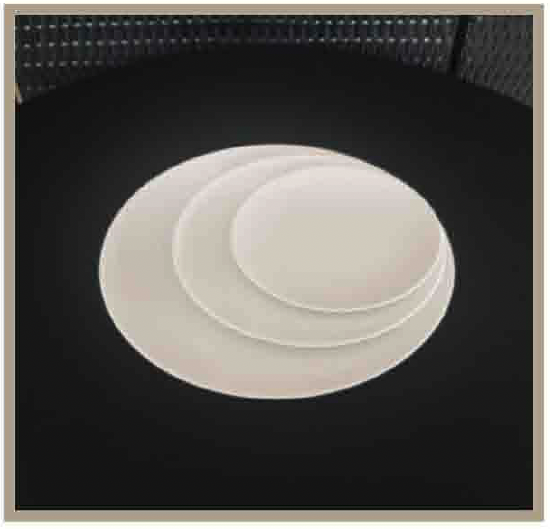 Assiettes blanches en porcelaine coupe