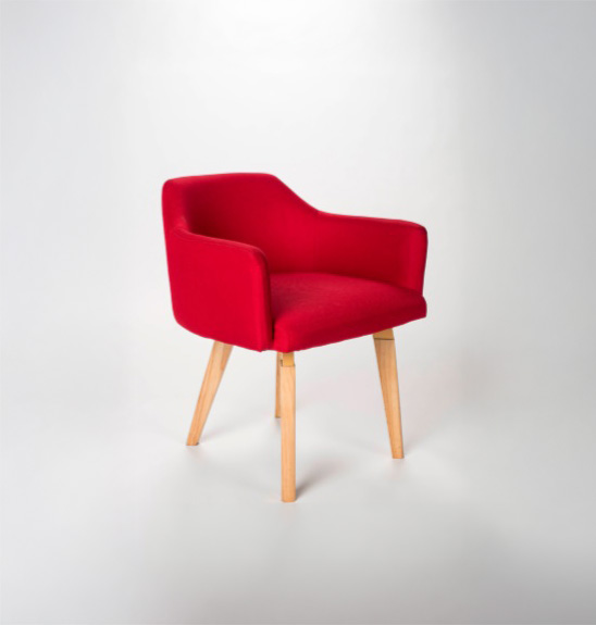 Fauteuil rouge disponible à la location proche de Lyon
